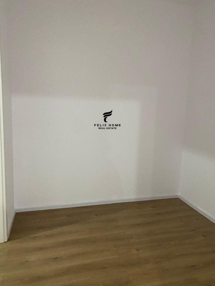 Tirane, jepet me qera apartament 1+1 Kati 7, 65 m² 300 € (ALI DEMI)