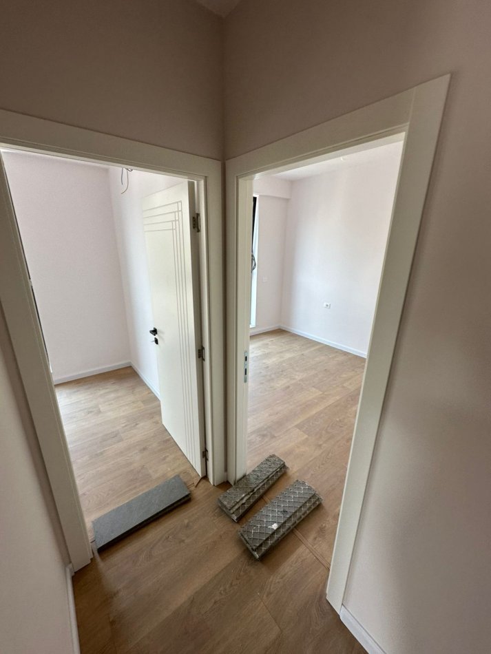 Tirane, jepet me qera zyre Kati 8, 125 m² 1.200 € (Kompleksi Olimpik)