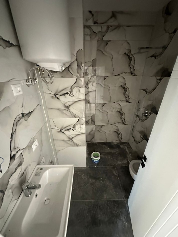 Tirane, jepet me qera zyre Kati 8, 125 m² 1.200 € (Kompleksi Olimpik)