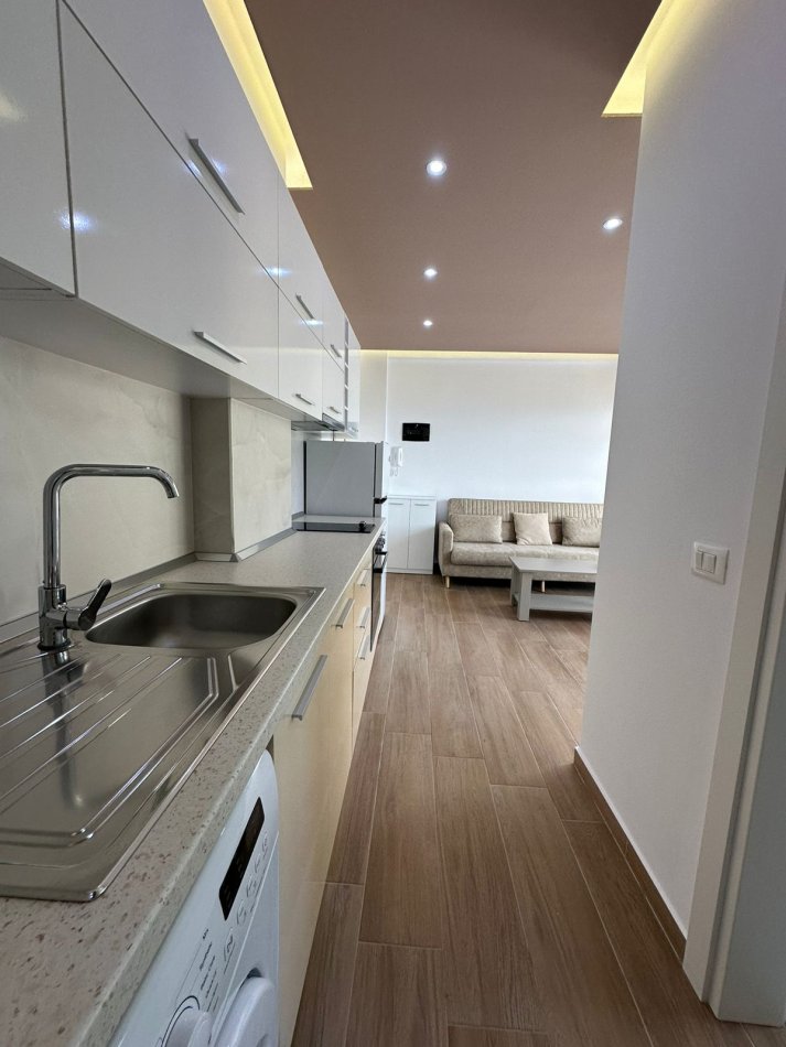 Vlore, jepet me qera apartament 1+1+Garzah, Kati 2, 50 m² 400 € (Te Vilat e Enverit, Vlore)