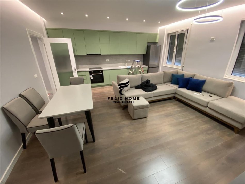 Tirane, jepet me qera apartament 2+1 Kati 5, 98 m² 700 € (LIQENI I THATE)