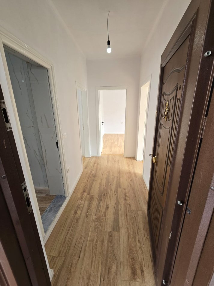 Tirane, Apartament 2+1 per shitje  Kati 3, 75 m² 129.000 € ( Fresk)