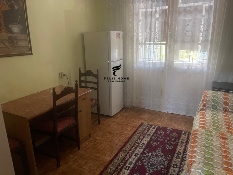 Tirane, jepet me qera apartament 2+1+Ballkon Kati 4, 75 m² 400 € (ISH RESTORANT DURRESI)