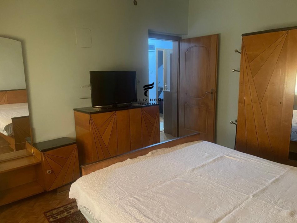 Tirane, jepet me qera apartament 2+1+Ballkon Kati 4, 75 m² 400 € (ISH RESTORANT DURRESI)
