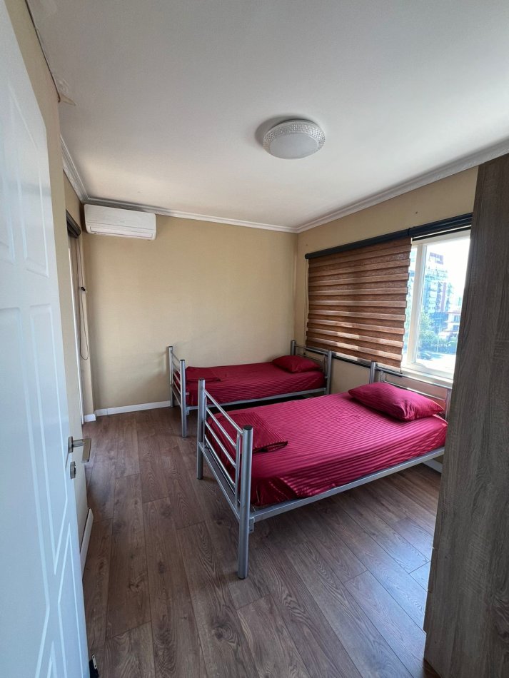 Tirane, jepet me qera apartament 2+1+Ballkon Kati 4, 75 m² 600 € (Rruga Dritan Hoxha)