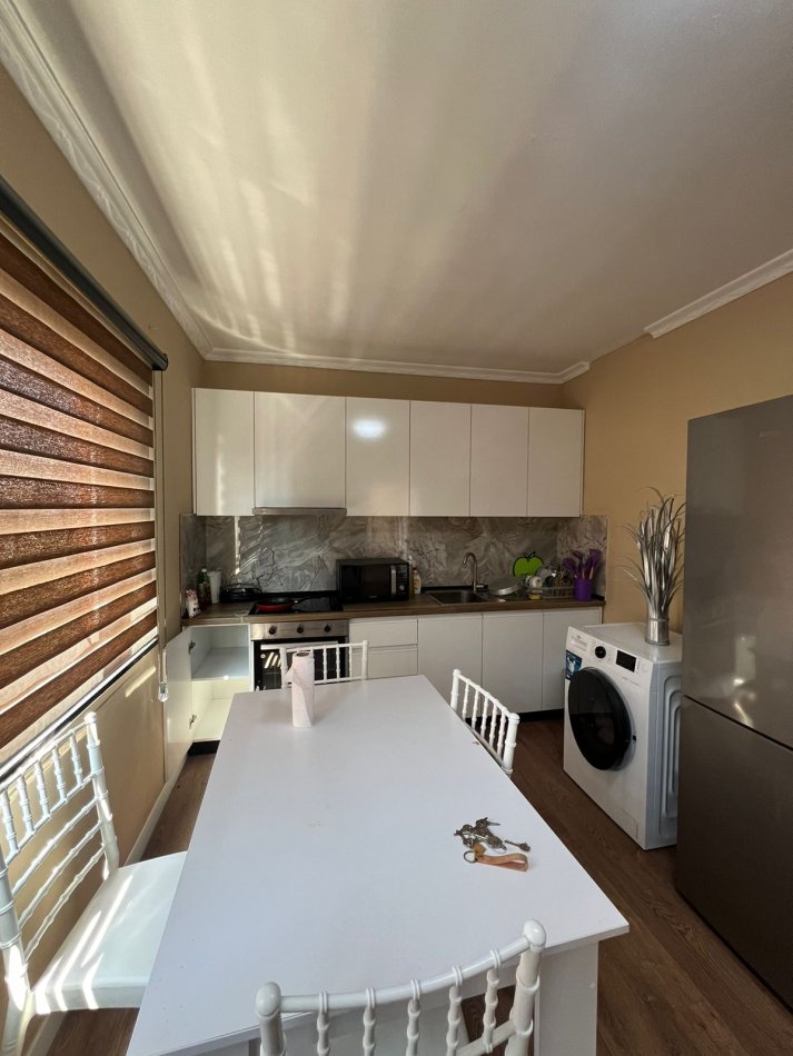 Tirane, jepet me qera apartament 2+1+Ballkon Kati 4, 75 m² 600 € (Rruga Dritan Hoxha)