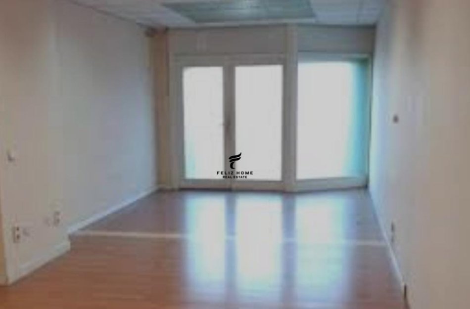 Tirane, shitet dyqan Kati 1, 25 m² 70.000 € (RRUGA E BARRIKADAVE)