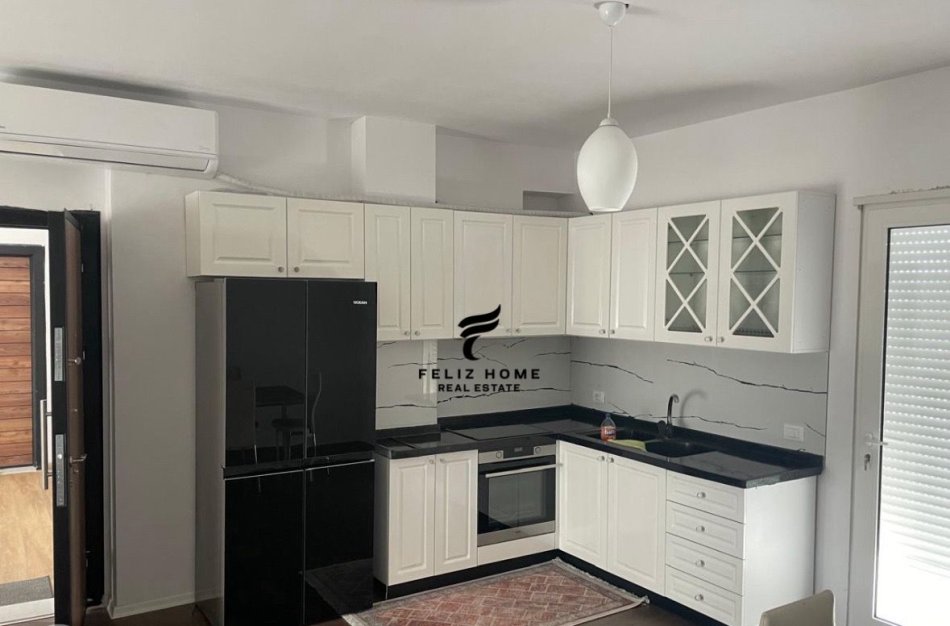 Tirane, jepet me qera apartament 3+1+Ballkon Kati 7, 116 m² 500 € (KAMEZ)
