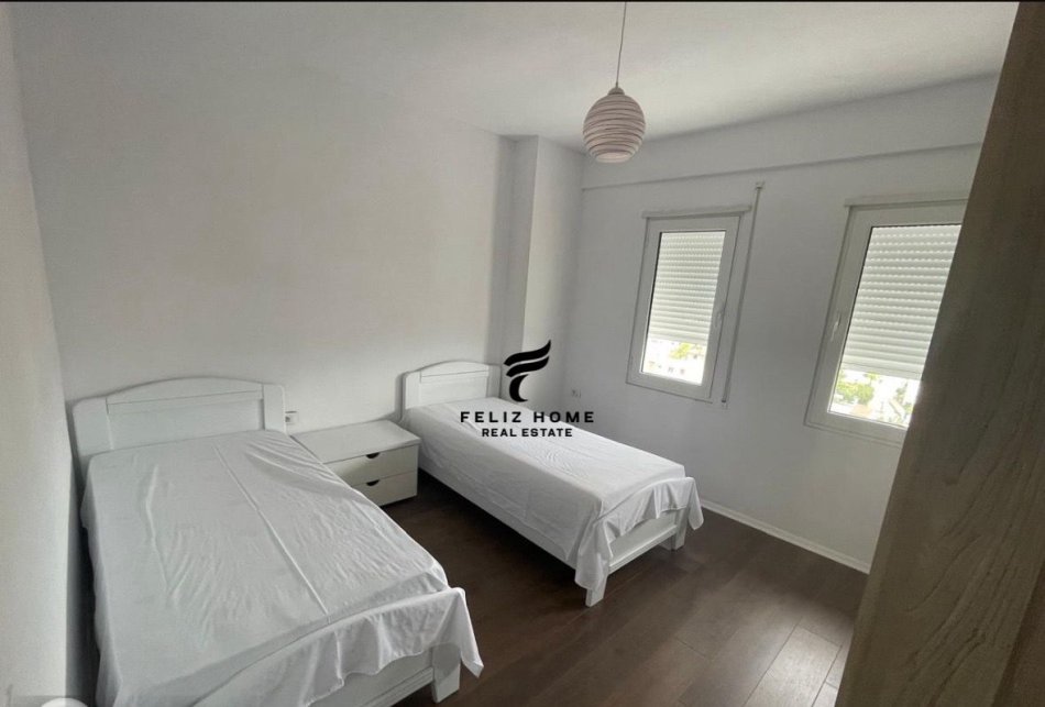 Tirane, jepet me qera apartament 3+1+Ballkon Kati 7, 116 m² 500 € (KAMEZ)