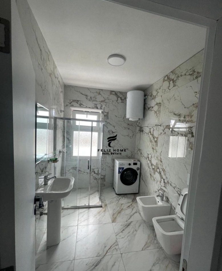 Tirane, jepet me qera apartament 3+1+Ballkon Kati 7, 116 m² 500 € (KAMEZ)