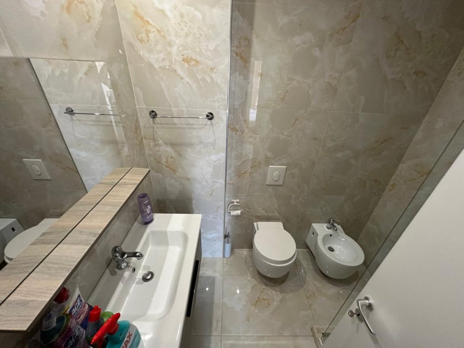 Tirane, jepet me qera apartament 2+1 Kati 6, 115 m² 850 € (Komuna e Parisit)