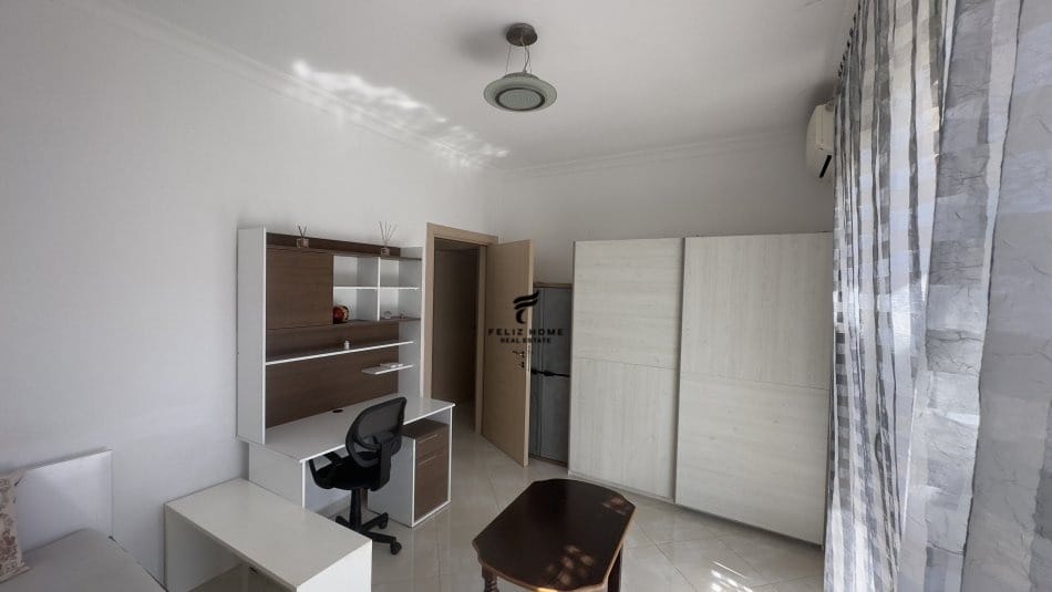 Tirane, jepet me qera apartament 3+1 Kati 4, 220 m² 600 € (QTU)