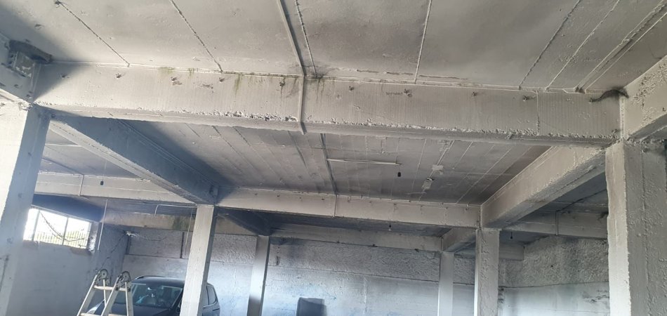 Tirane, jepet me qera magazine Kati 0, 380 m² 2.000 € (Kashar)