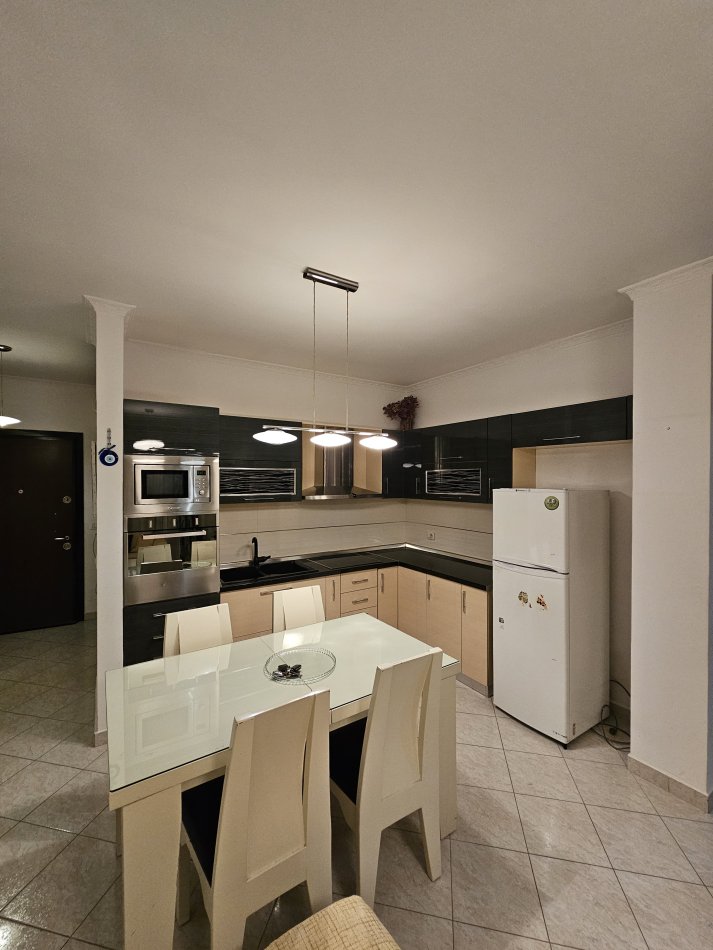 Tirane, jepet me qera apartament 2+1 Kati 5, 100 m² 350 € (Fresk , Rruga Feim Ibrahimi Tirane)