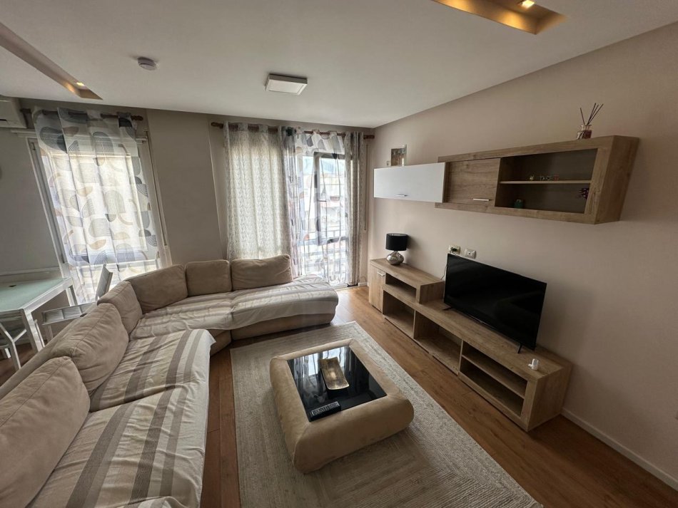 Tirane, jepet me qera apartament 2+1 Kati 6, 115 m² 850 € (Komuna E Parisit)
