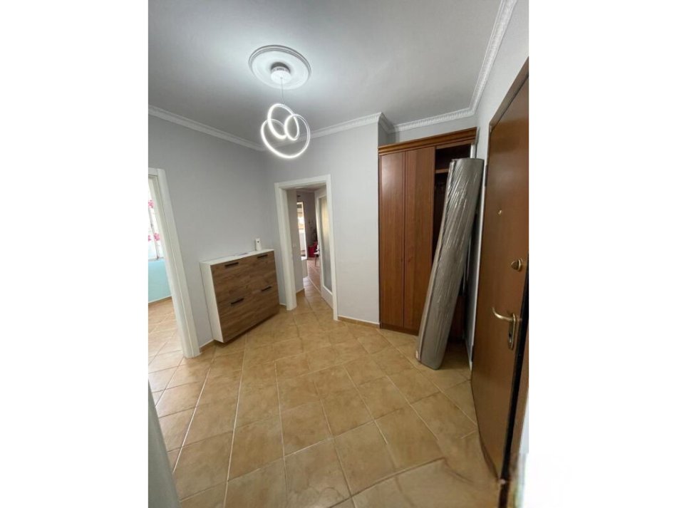 Tirane, jepet me qera 2+1 Kati 10, 86 m² 700 € (Air Albania)