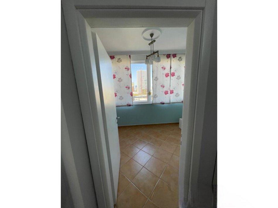 Tirane, jepet me qera 2+1 Kati 10, 86 m² 700 € (Air Albania)