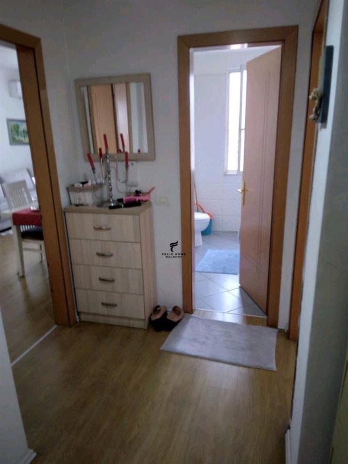 Tirane, shitet apartament 1+1+Ballkon Kati 2, 63 m² 125.000 € (KOMUNA E PARISIT)