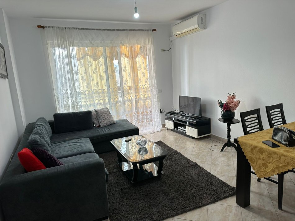 Tirane, jepet me qera apartament 1+1 Kati 7, 67 m² 370 € (Rruga Sokrat Miho)