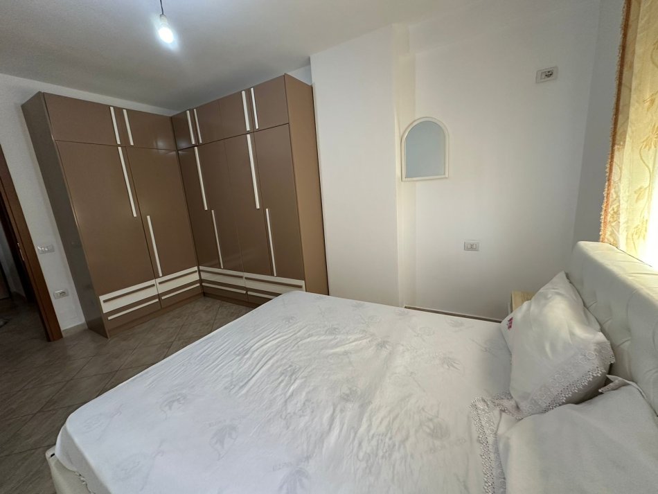 Tirane, jepet me qera apartament 1+1 Kati 7, 67 m² 370 € (Rruga Sokrat Miho)