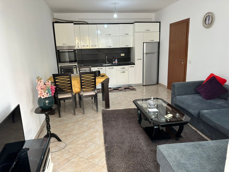Tirane, jepet me qera apartament 1+1 Kati 7, 67 m² 370 € (Rruga Sokrat Miho)