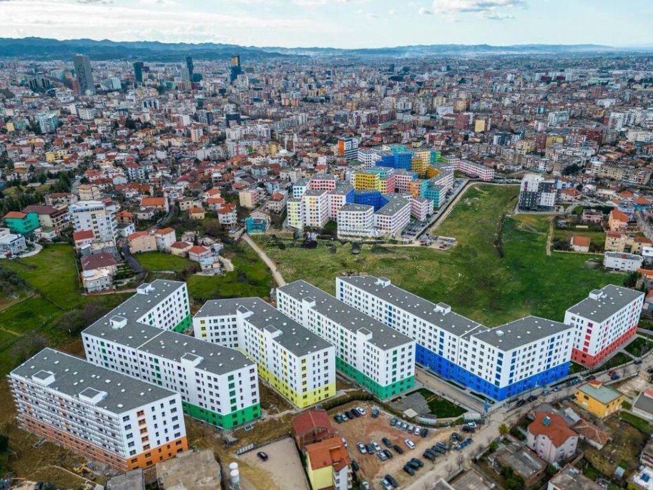 Tirane, shitet apartament 2+1 Kati 4, 75 m² 105.000 € (Kompleksi Kaimi)