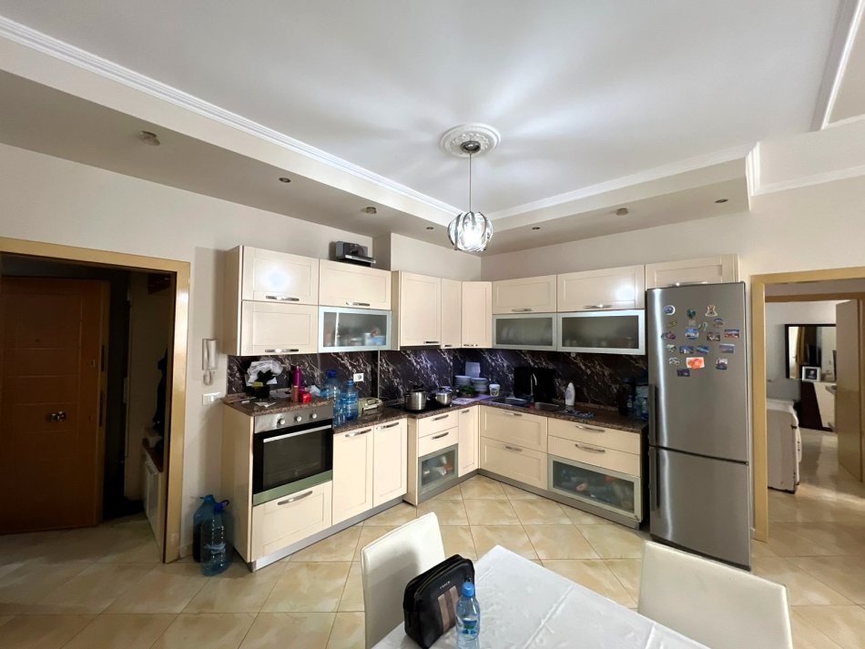 Tirane, shitet 2+1+Ballkon Kati 6, 100 m² 134.000 € (Rruga Engjell Mashi)