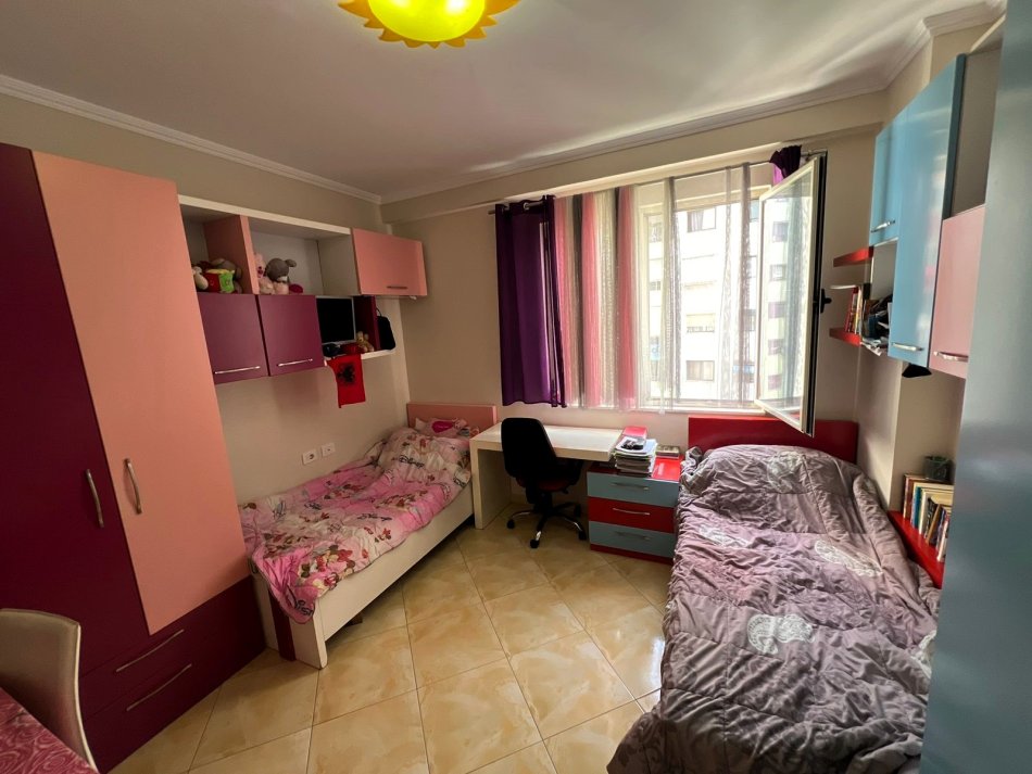Tirane, shitet 2+1+Ballkon Kati 6, 100 m² 134.000 € (Rruga Engjell Mashi)