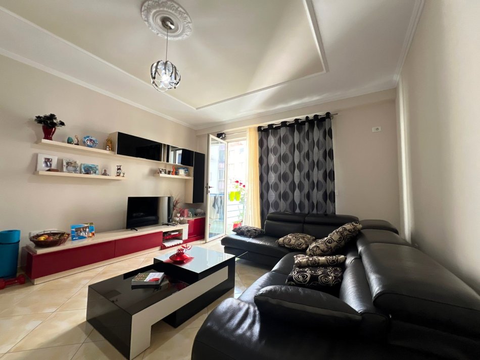 Tirane, shitet 2+1+Ballkon Kati 6, 100 m² 134.000 € (Rruga Engjell Mashi)