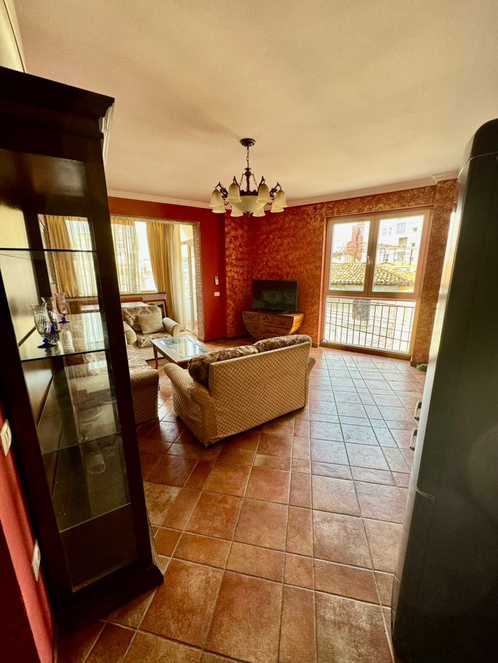 Tirane, jepet me qera apartament 2+1 Kati 2, 550 € (Shkolla e Kuqe)