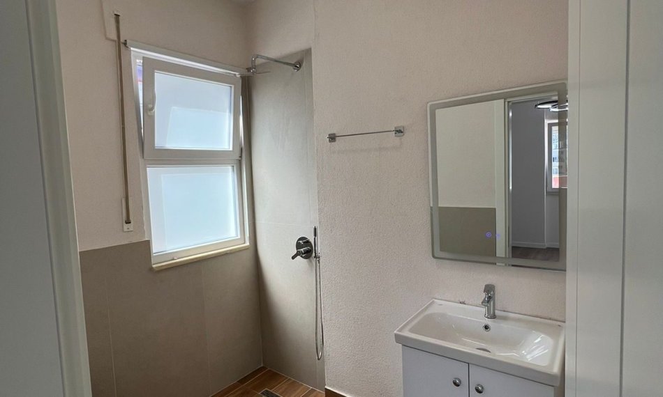 Tirane, shitet apartament 2+1+Aneks+Ballkon Kati 5, 121 m² 230.000 € (liqeni i thate)