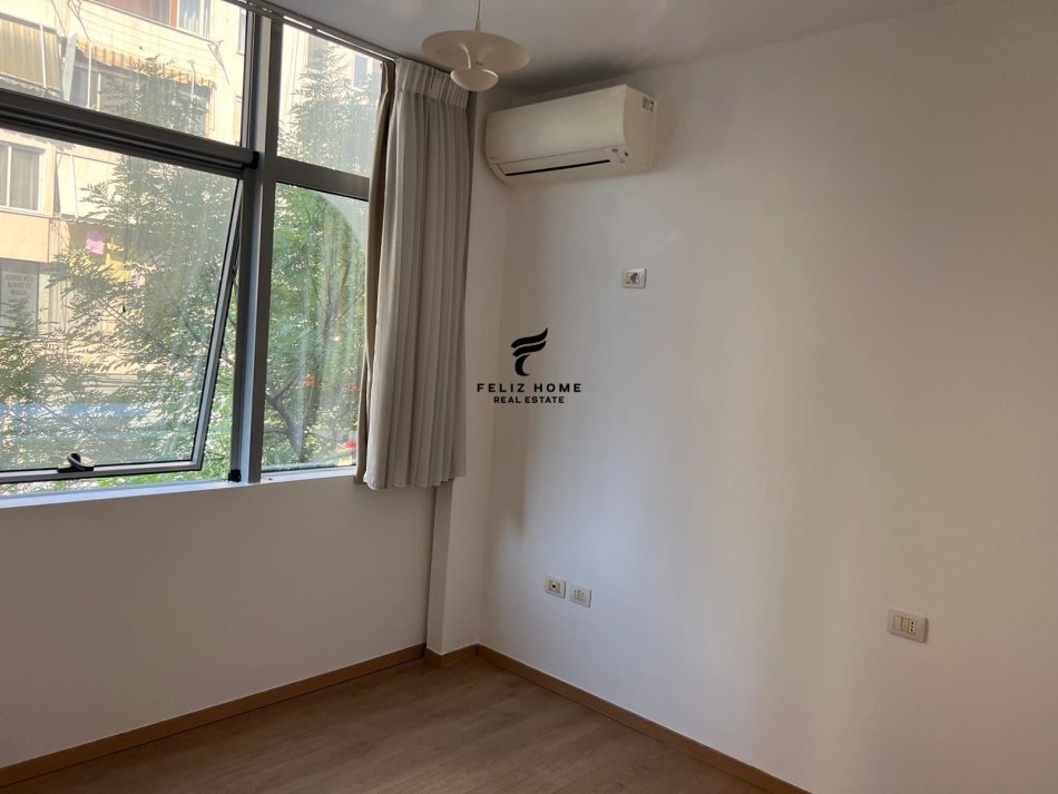 Tirane, shitet apartament 2+1+Ballkon Kati 2, 90 m² 195.000 € (RRUGA E KAVAJES)