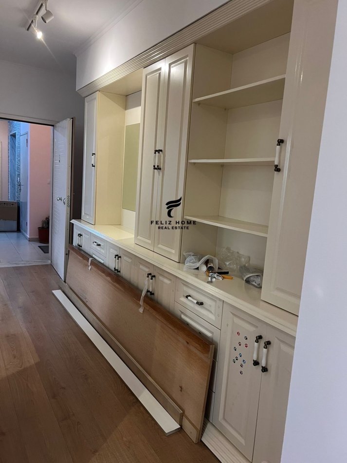 Tirane, shitet apartament 2+1+Ballkon Kati 2, 90 m² 195.000 € (RRUGA E KAVAJES)