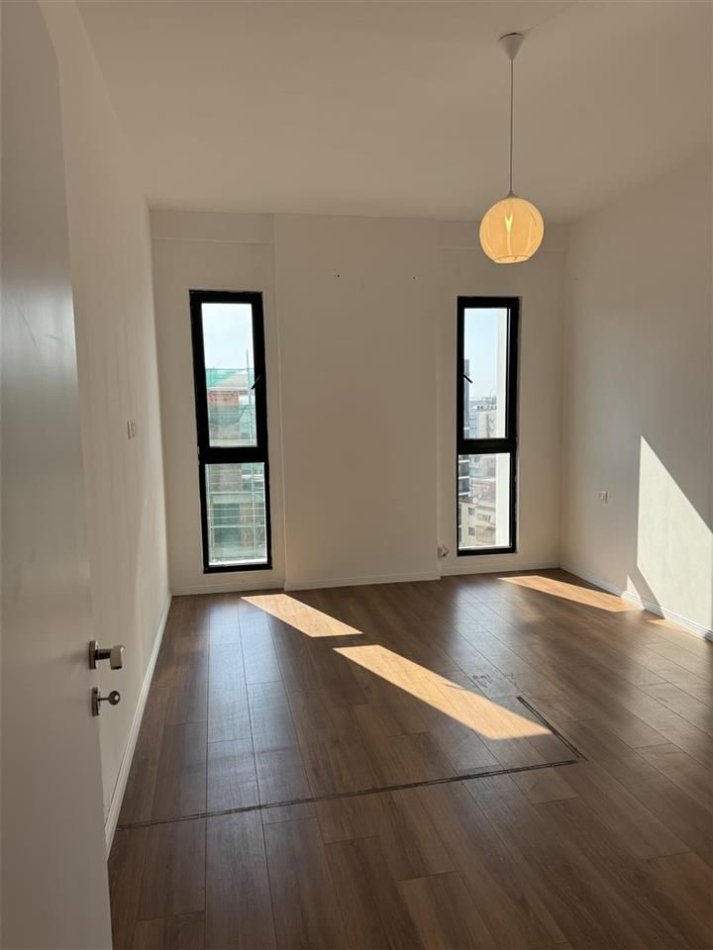 Tirane, jepet me qera apartament 1+1+Ballkon Kati 5, 70 m² 420 € (JEPET APARTAMENT ME QERA PER BANIM OSE ZYRA)