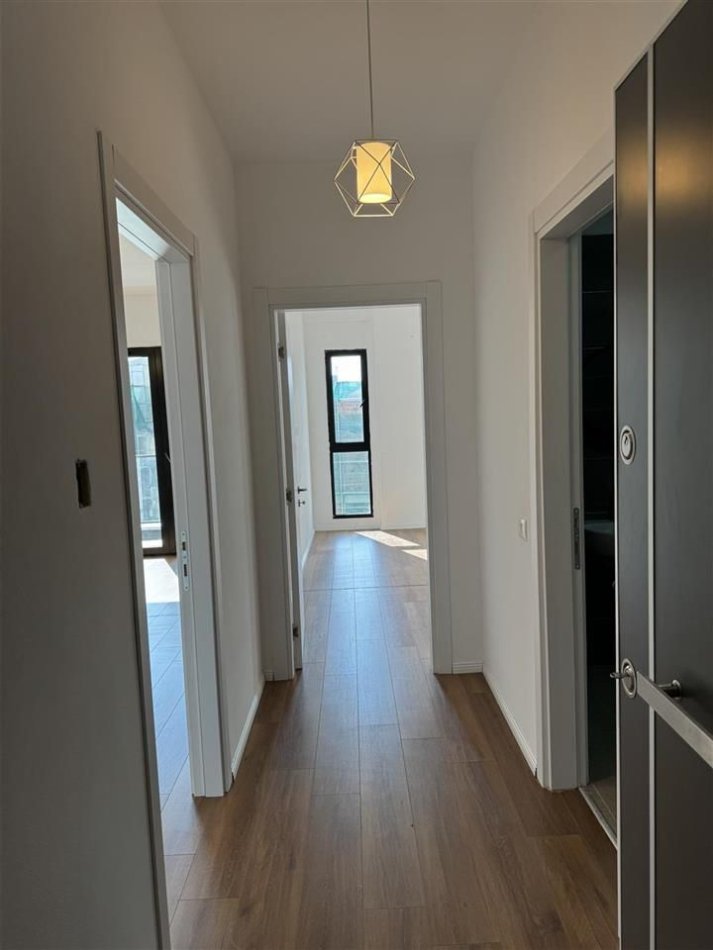 Tirane, jepet me qera apartament 1+1+Ballkon Kati 5, 70 m² 420 € (JEPET APARTAMENT ME QERA PER BANIM OSE ZYRA)
