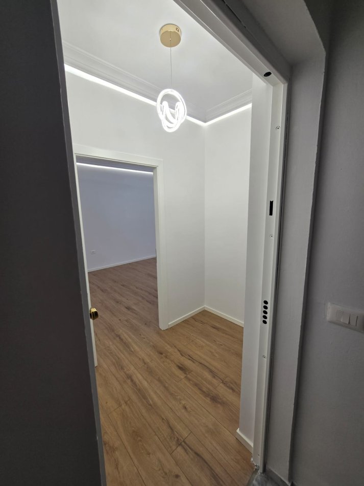 Tirane, shitet apartament 2+1 Kati 2, sipërfaqe 87 m²  çmimi 210.000 € (Rruga Faik Konica ,pranë Shkollës së gjuhëve të huaja)