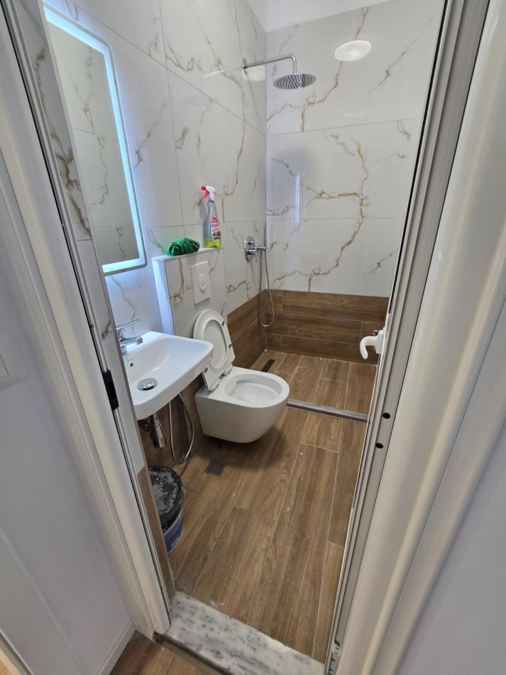 Tirane, shitet apartament 2+1 Kati 2, sipërfaqe 87 m²  çmimi 210.000 € (Rruga Faik Konica ,pranë Shkollës së gjuhëve të huaja)