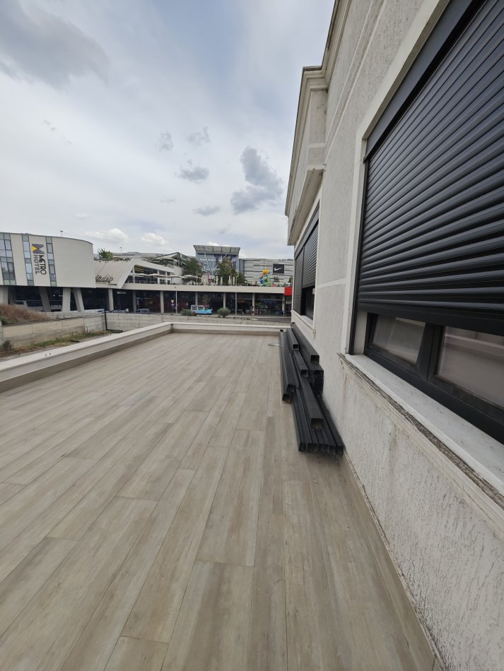 Tirane, jepet me qera ambjent biznesi Kati 2, 270 m² 3.500 € (TEG)
