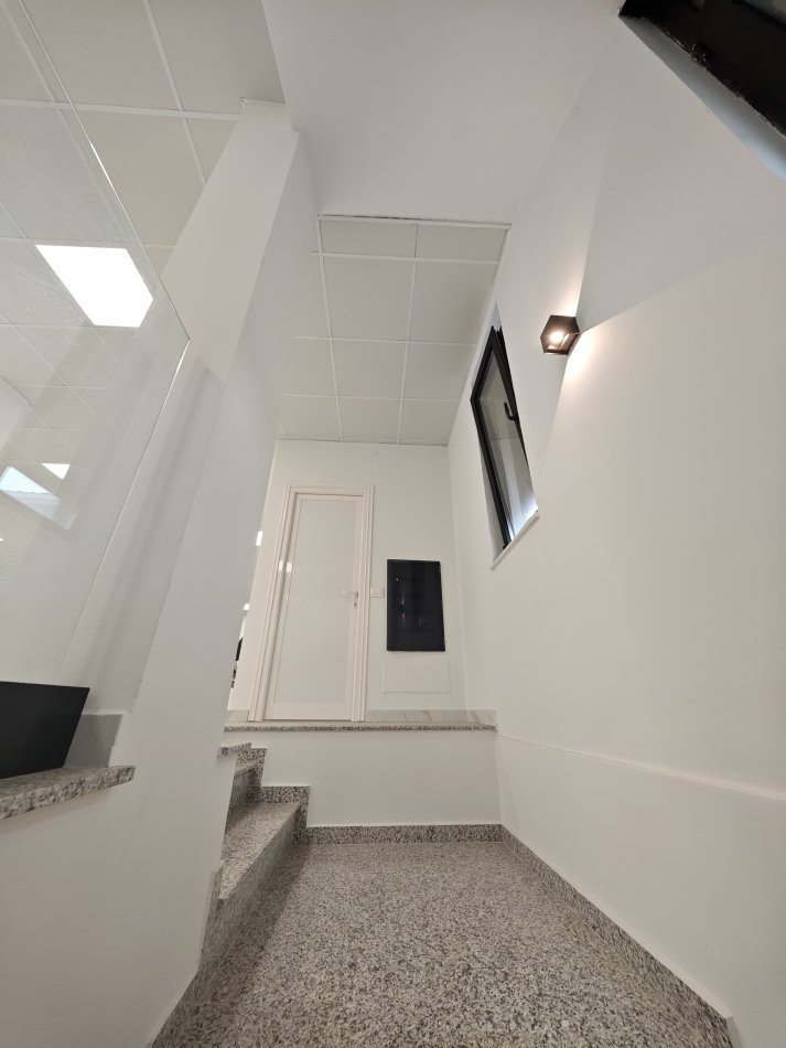 Tirane, jepet me qera ambjent biznesi Kati 2, 270 m² 3.500 € (TEG)