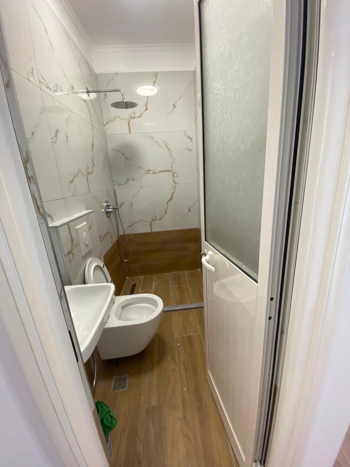 Tirane, shitet apartament 2+1+Ballkon , 87 m² 210.000 € (rruga Faik Konica)