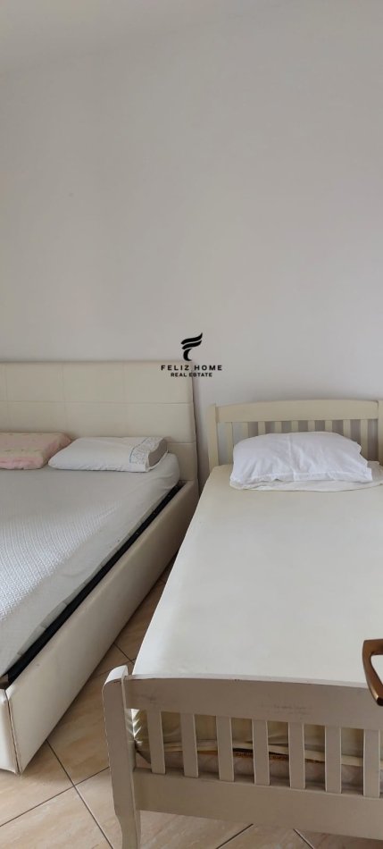 Tirane, jepet me qera apartament 1+1 Kati 5, 65 m² 400 € (KINOSTUDIO)