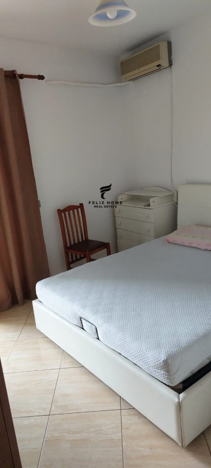 Tirane, jepet me qera apartament 1+1 Kati 5, 65 m² 400 € (KINOSTUDIO)