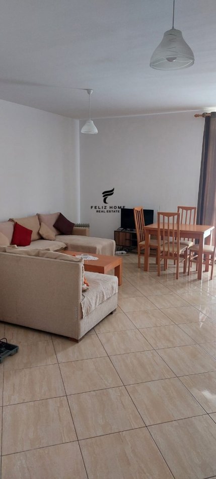 Tirane, jepet me qera apartament 1+1 Kati 5, 65 m² 400 € (KINOSTUDIO)
