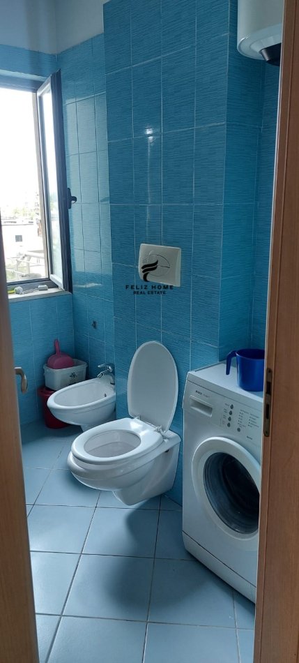 Tirane, jepet me qera apartament 1+1 Kati 5, 65 m² 400 € (KINOSTUDIO)