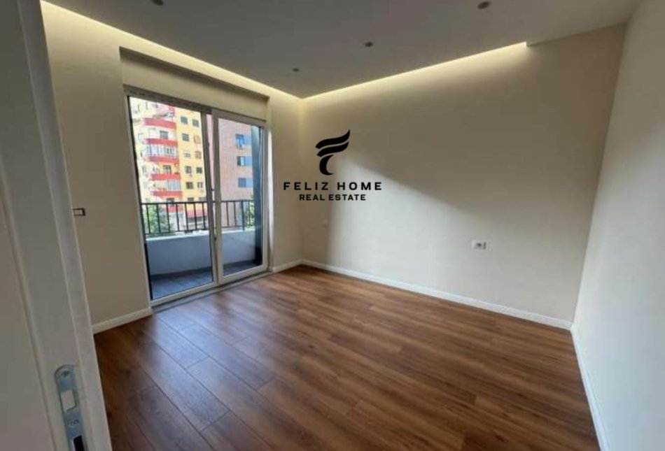 Tirane, jepet me qera zyre Kati 1, 77 m² 470 € (ASTIR)