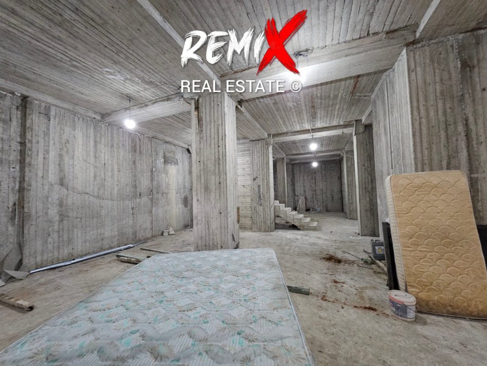 Durres, jepet me qera magazine Kati -1, 400 m² 1.000 € 