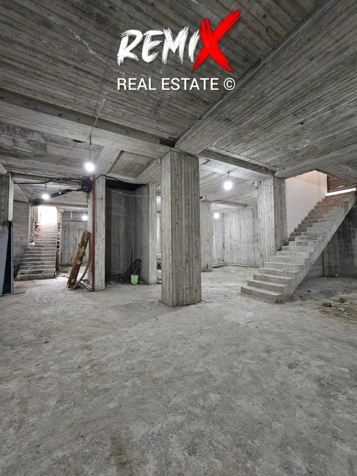 Durres, jepet me qera magazine Kati -1, 400 m² 1.000 € 