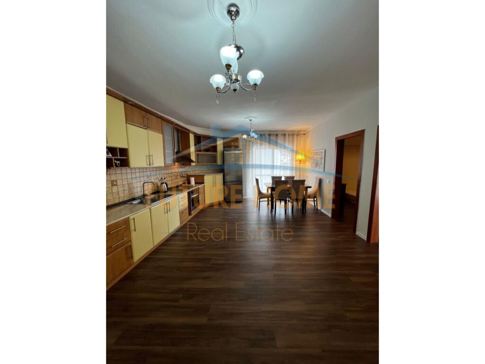 Tirane, jepet me qera apartament 2+1+Aneks+Ballkon Kati 7, 85 m² 650 € (RRUGA BILAL GOLEMI)