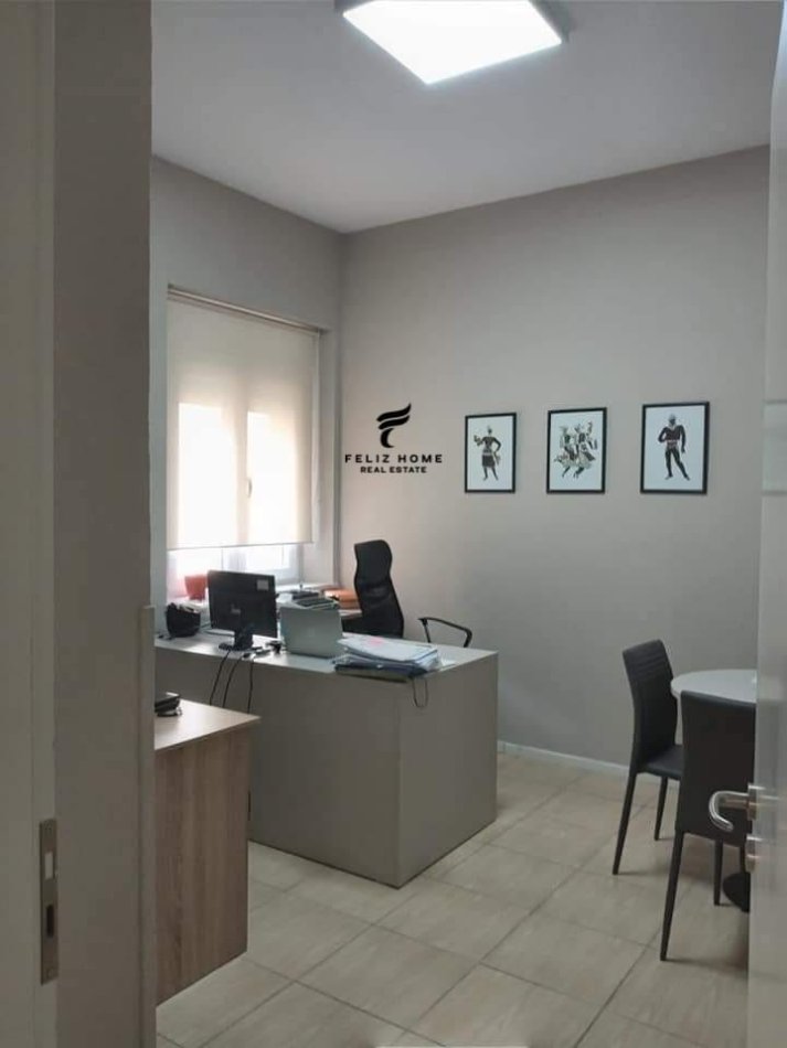 Tirane, jepet me qera zyre Kati 1, 140 m² 1.500 € (BLLOKU)
