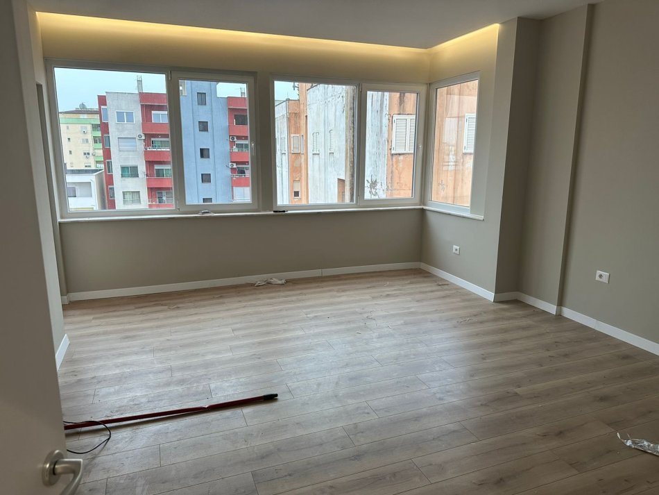 Durres, shitet apartament 1+1+Ballkon Kati 10, 62 m² 80.000 € 